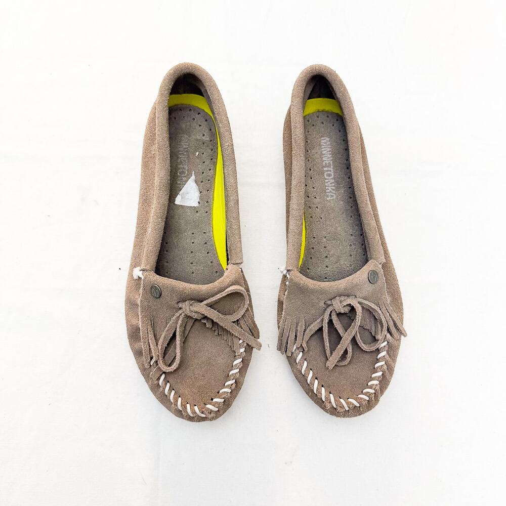 Minnetonka Gray Suede Fringe Front Round Toe Mocassin Flat Shoes Size 7.5 NEW